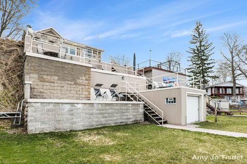 730 Belding St, Crystal, MI 48818 photo 3