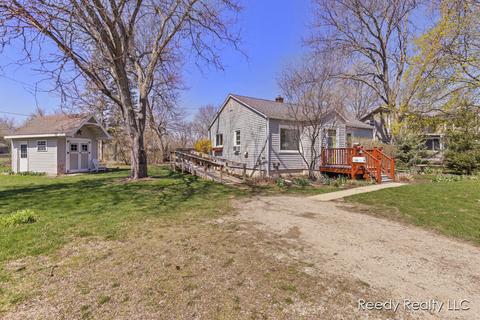 234 Maple St, Lowell, MI 49331 photo 2