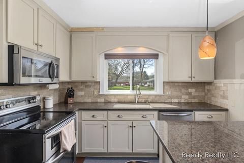 234 Maple St, Lowell, MI 49331 photo 8