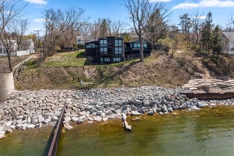47027 Lake View Ave, New Buffalo, MI 49117