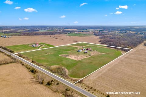 8467 Pioneer Rd, Osseo, MI 49266