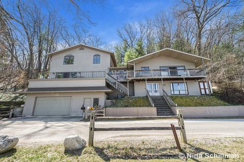 198 Pickeral Lake Dr, Newaygo, MI 49337