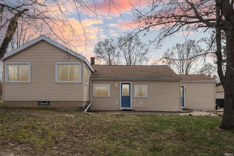 5492 10 Mile Rd NE, Rockford, MI 49341