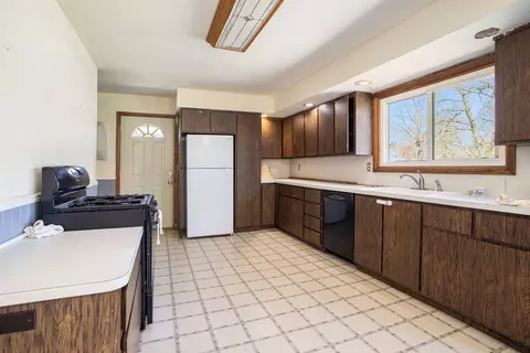 851 E Green St, Marshall, MI 49068 photo 9