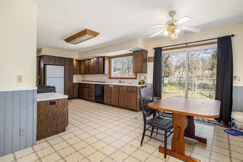 851 E Green St, Marshall, MI 49068 photo 8