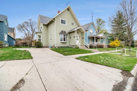 512 Fairview Ave, Manistee, MI 49660