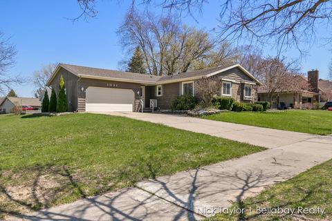 1031 E 10th St, Holland, MI 49423
