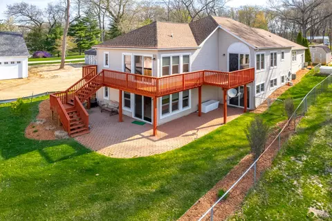1337 E Crooked Lake Dr, Kalamazoo, MI 49009