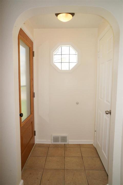 810 Briarcliff Rd, Jackson, MI 49203 photo 2