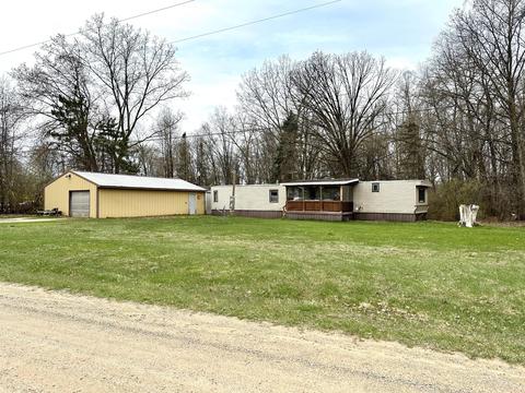 6105 Flat River Trl, Belding, MI 48809 photo 1