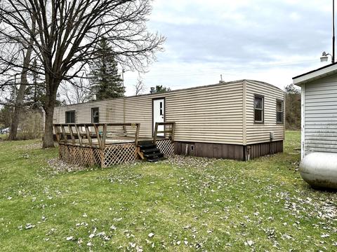 6105 Flat River Trl, Belding, MI 48809 photo 4