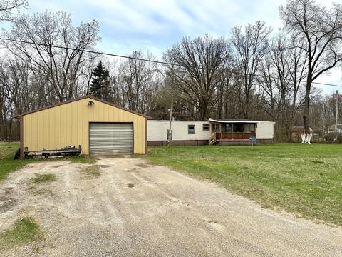 6105 Flat River Trl, Belding, MI 48809 photo 2