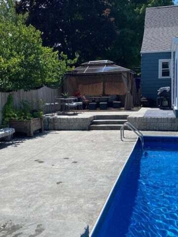 850 Upton Ave, Springfield, MI 49037 photo 3