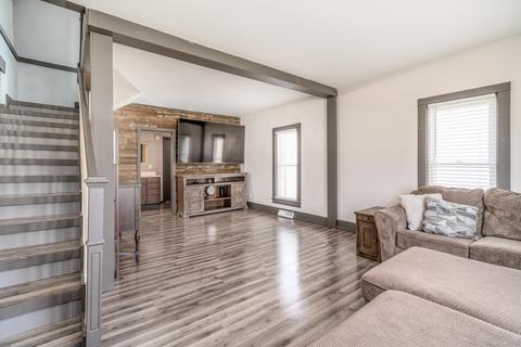 515 W May St, Belding, MI 48809 photo 4