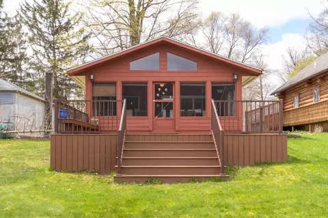 902 Beech St, Lake Odessa, MI 48849