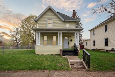 1041 Chittock Ave, Jackson, MI 49203