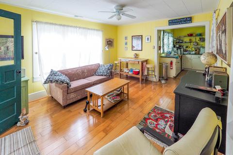 209 Sycamore St E, Three Oaks, MI 49128 photo 4