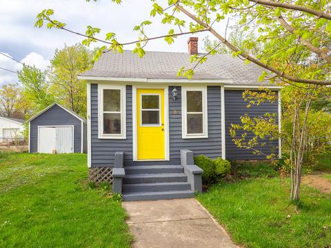 209 Sycamore St E, Three Oaks, MI 49128 photo 1