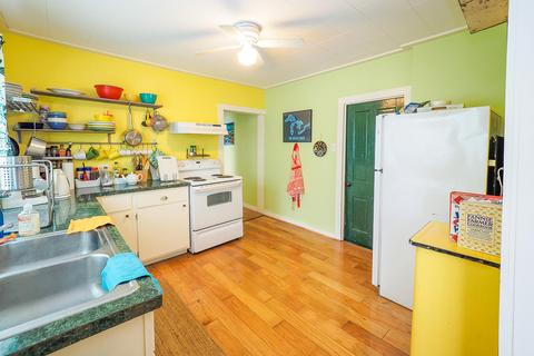 209 Sycamore St E, Three Oaks, MI 49128 photo 8