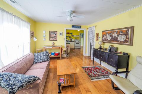 209 Sycamore St E, Three Oaks, MI 49128 photo 7