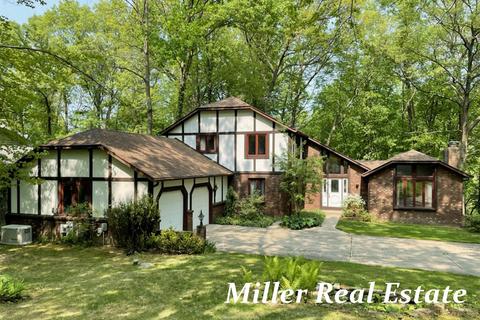 338 Shangri-la Cir, Plainwell, MI 49080
