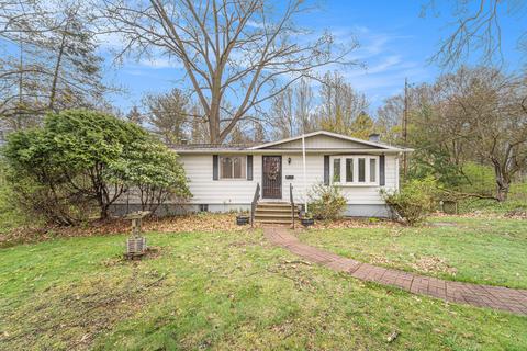 811 Blackman Rd, Jackson, MI 49201 photo 2