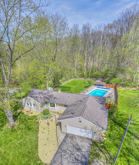3405 Pine Ridge Dr, Jackson, MI 49201 photo 2