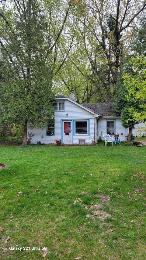 715 W Michigan St, New Buffalo, MI 49117