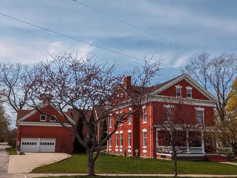 202 Maple St, Manistee, MI 49660 photo 2