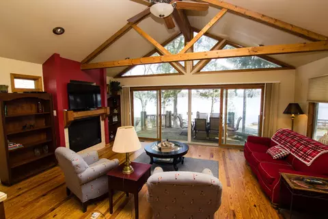 51202 Garret Rd, Dowagiac, MI 49047