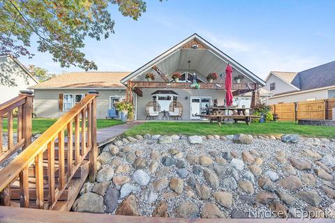22779 Lake Dr, Pierson, MI 49339