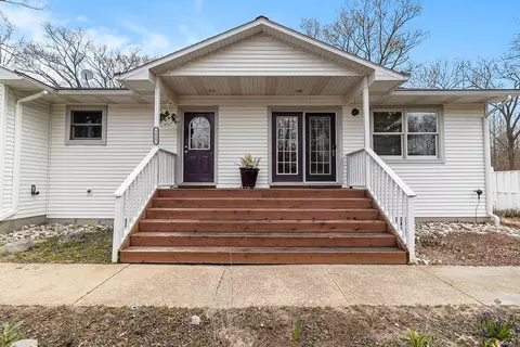 5822 N Bryant Rd, Pentwater, MI 49449