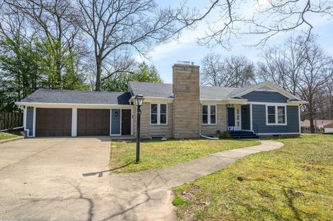 2421 Sheffield Dr, Kalamazoo, MI 49008