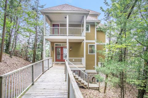 8369 N Perry Ave, Pentwater, MI 49449