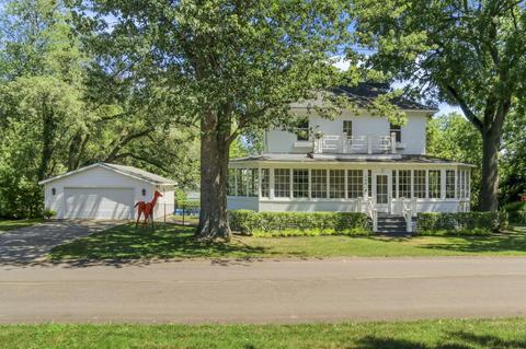149 S Main St, Douglas, MI 49406