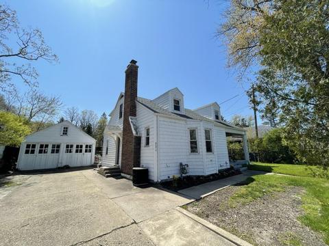321 E Buffalo St, New Buffalo, MI 49117