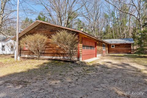 8938 Pleasant St, Shelby, MI 49455