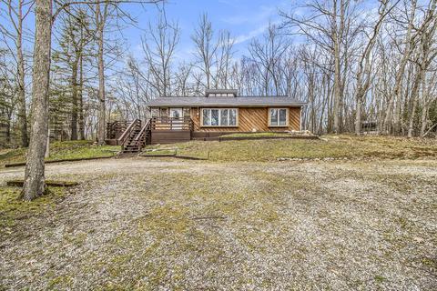 7800 E Shoshone Trl, Branch, MI 49402