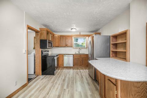 114 W 4th St, Buchanan, MI 49107 photo 8