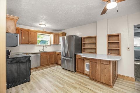 114 W 4th St, Buchanan, MI 49107 photo 11