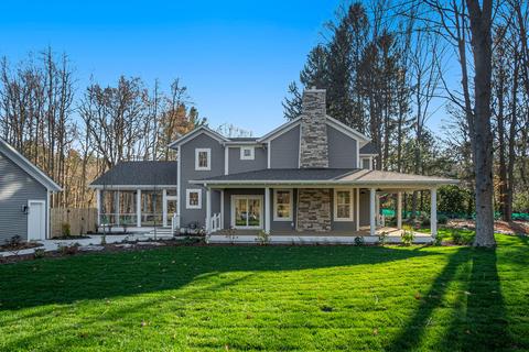 76949 Wood Crest Ct, South Haven, MI 49090