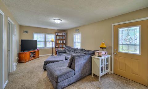 929 S Sutton Rd, Jackson, MI 49203 photo 4