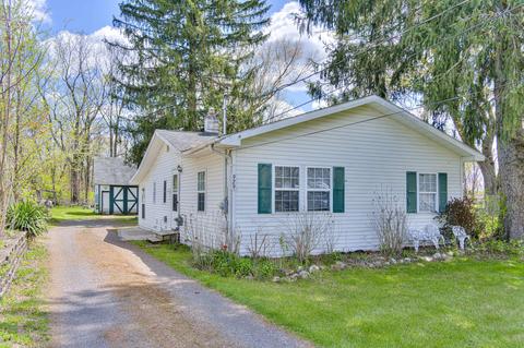 929 S Sutton Rd, Jackson, MI 49203 photo 1