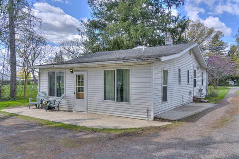 929 S Sutton Rd, Jackson, MI 49203 photo 2