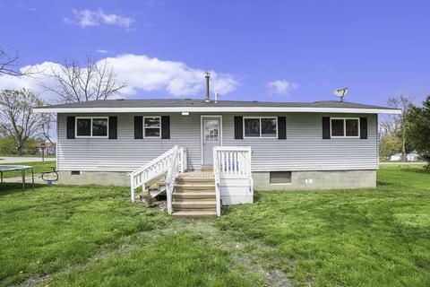 304 Smith St, Crystal, MI 48818 photo 4