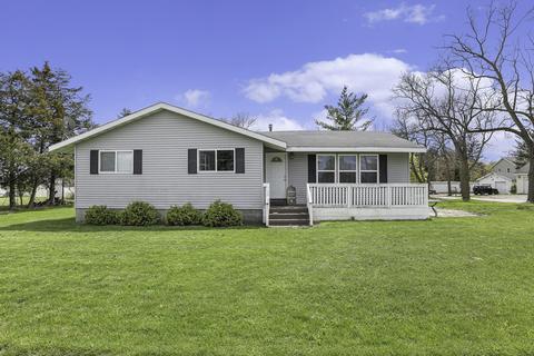 304 Smith St, Crystal, MI 48818 photo 1
