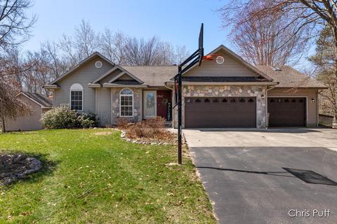 10842 Wildwood Dr, Greenville, MI 48838