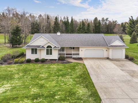 633 White Pine Dr, Cadillac, MI 49601
