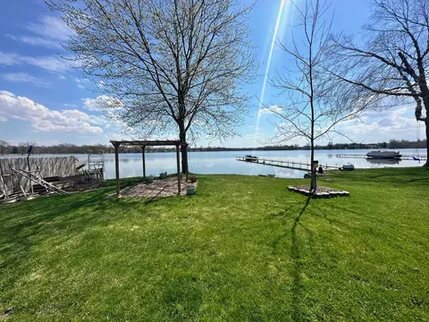 301 Lakeside Dr, Jackson, MI 49203 photo 4