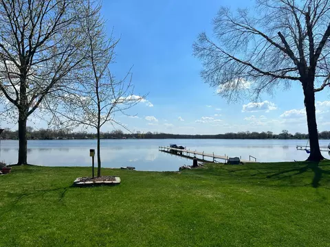 301 Lakeside Dr, Jackson, MI 49203 photo 3